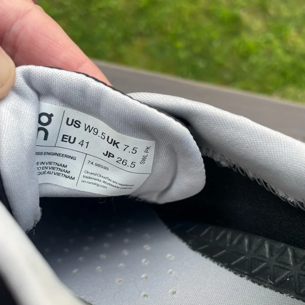 ON Cloudvista Waterproof Trail Running Shoe - Picture 10 of 11